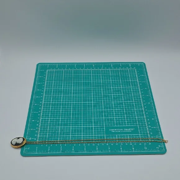 Avon Gold Cameo Pendant Necklace And Pin - Picture 7 of 11